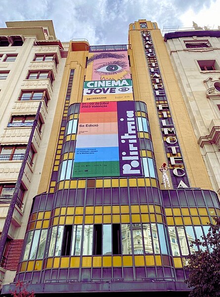 File:Fachada EdificioRialto CinemaJove.jpg