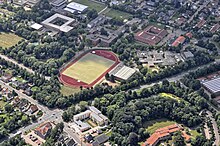 Sportplatz und Turnhalle