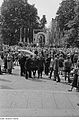 Fotothek df roe-neg 0002811 002 Sowjetische Offiziere auf dem Weg in die Thomaskirche.jpg