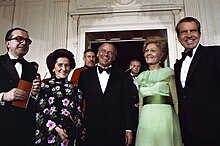 Frank Sinatra Standing with President Richard Nixon, Pat Nixon, and President of the Council of Ministers of the Italian Republic Giulio Andreotti.jpg