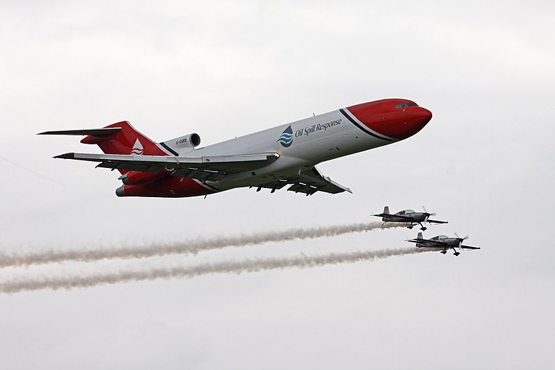 File:G-OSRB Boeing 727-200 T2 Aviation with the Blades Aerobatic Team.jpg