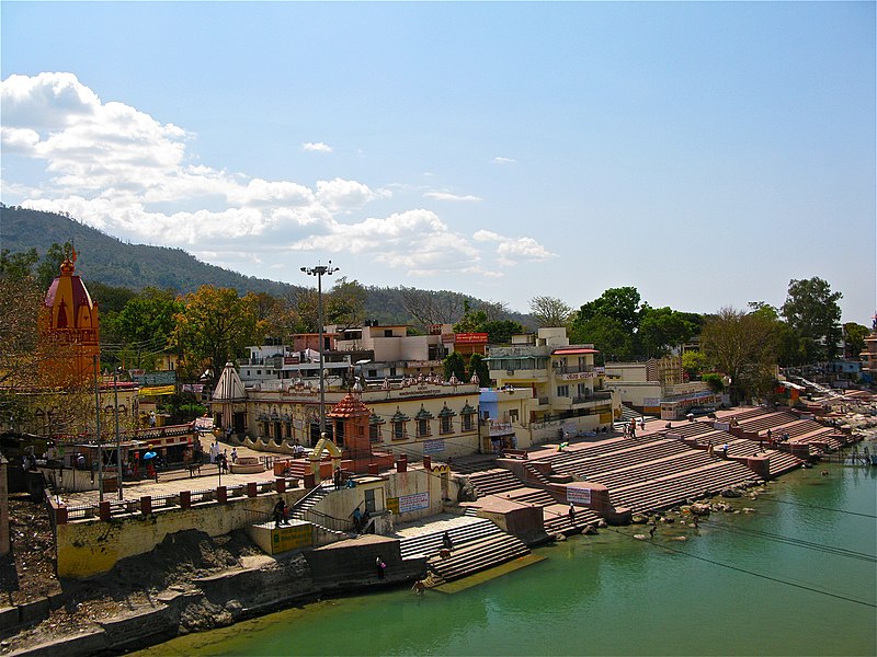 File:Ghats on the Ganges near Parmarth Niketan, Muni Ki Reti, Rishikesh.jpg