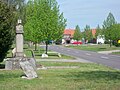 Gladdenstedt, Ortsmitte mit Kriegerdenkmal