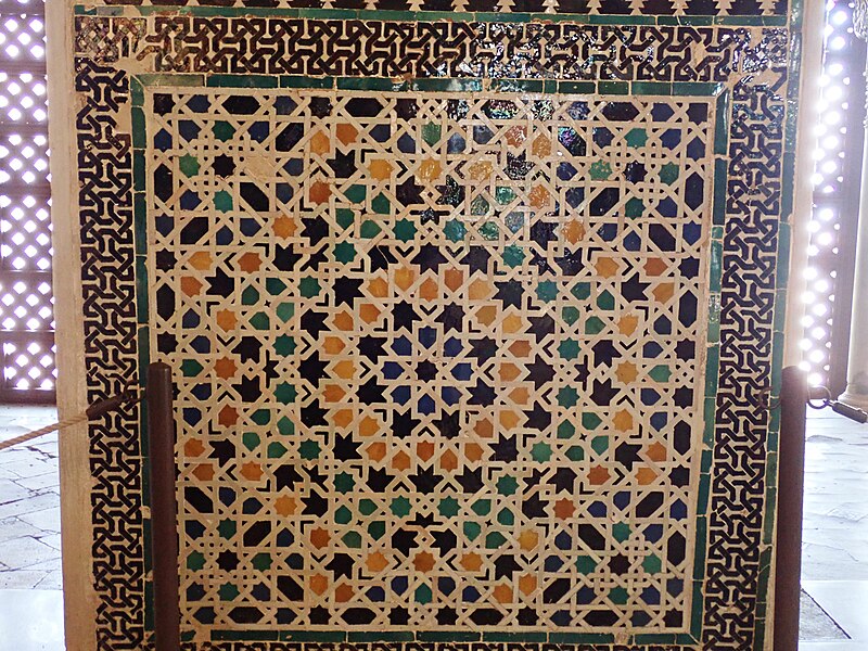 File:Granada-La Alhambra-06-Palacio de Comares-Azulejos-20190419.jpg