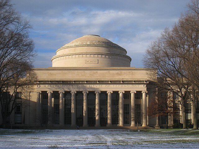 640px-Great_Dome,_MIT_-_IMG_8390.JPG (640×480)