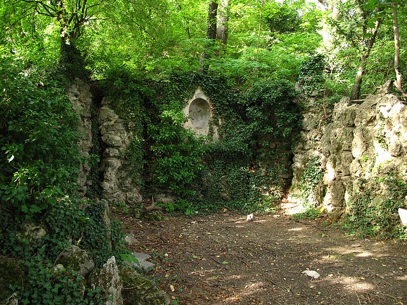 File:Grotte in Kalksburg 05.jpg