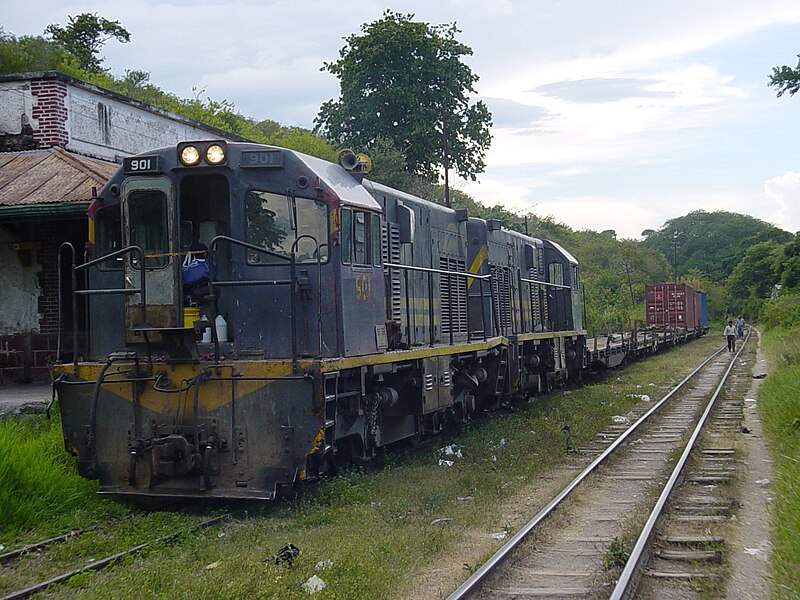 File:Guatemala Sanarate freighttrain1.JPG