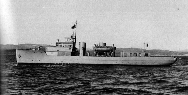 File:HMCS Cougar (Z15) beam.jpg