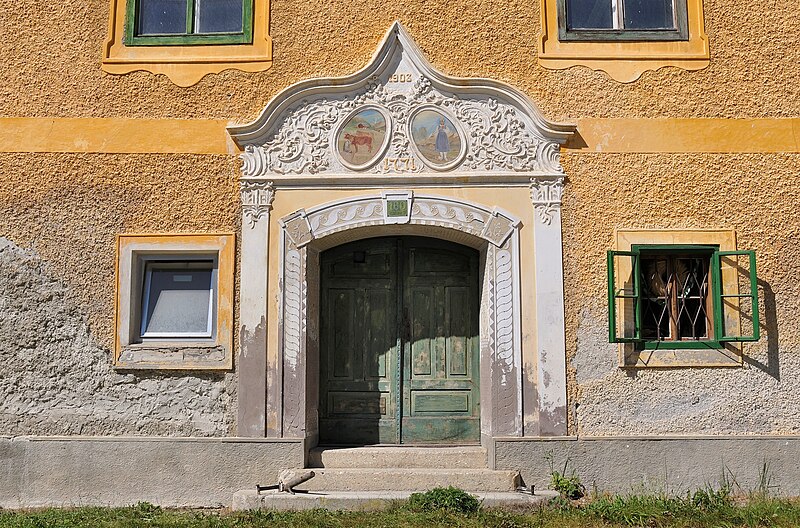 File:Hall Grabnerhof 1771 Vordereingang.JPG