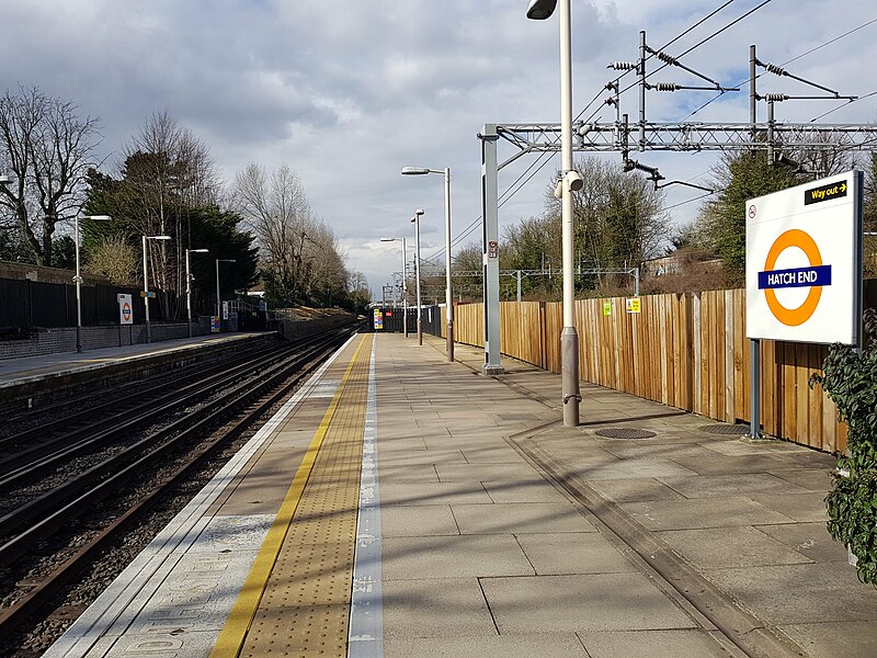 File:Hatch End station 20180316 134735 (32744046637).jpg