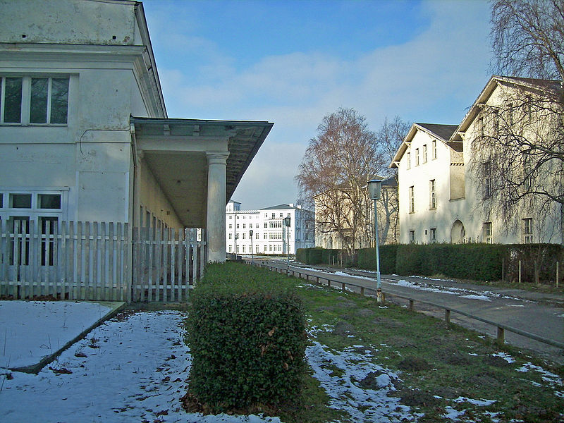 File:Heiligendamm-Prof-Dr-Vogel-Strasse 20-Kolonnaden-0928.jpg