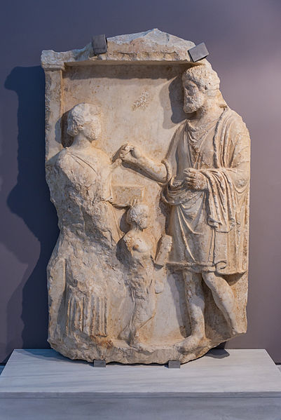 File:Hellenistic gravestone archmus Heraklion.jpg