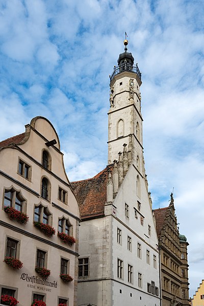 File:Herrngasse, Altes Rathaus Rothenburg ob der Tauber 20180922 001.jpg