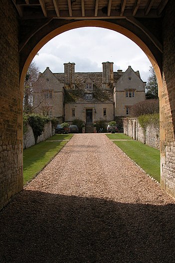 Hinchwick Manor (photo Philip Halling) HinchwickManor(PhilipHalling)Apr2006.jpg