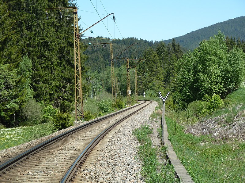 File:Hinterzarten Höllentalbahn 1220240.jpg