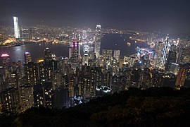 Hong Kong. La escasez del espacio exige la aglomeración de viviendas.