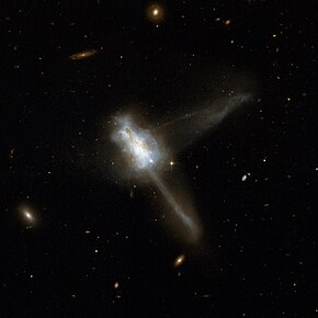 Галаксијата IC 883