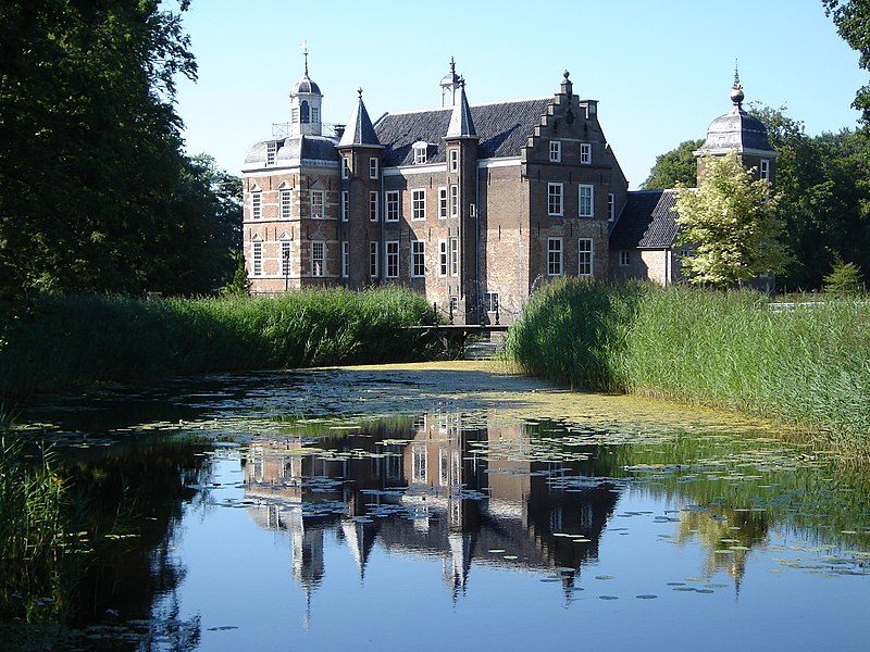 File:Huize Ruurlo Castle Netherlands.JPG