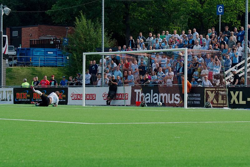 File:IF Brommapojkarna-Malmö FF - 2014-07-06 18-10-07 (6779).jpg