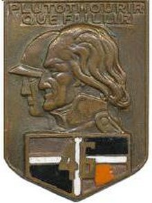 Distintivo del reggimento del 46 ° reggimento di fanteria, piuttosto morire che Faillir.jpg