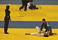 Arbitre de judo validant un ippon.