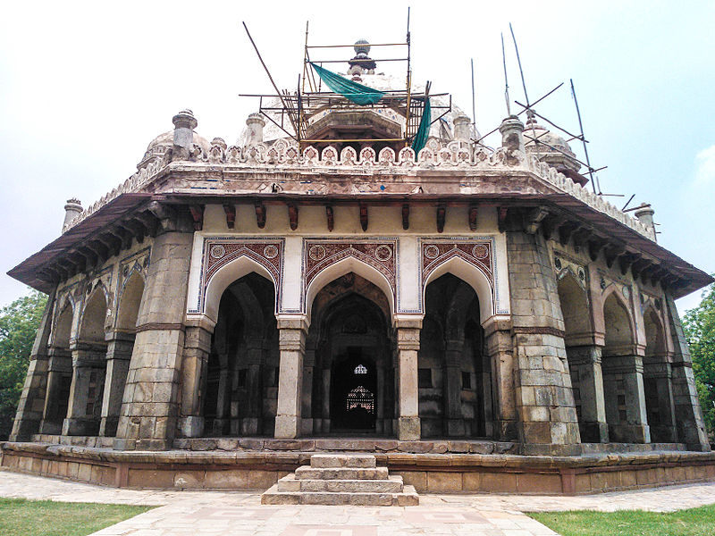 File:Isa Khan Niyazi's tomb in Delhi 7.jpg