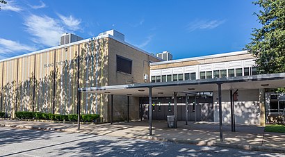 How to get to Island Trees High School with public transit - About the place