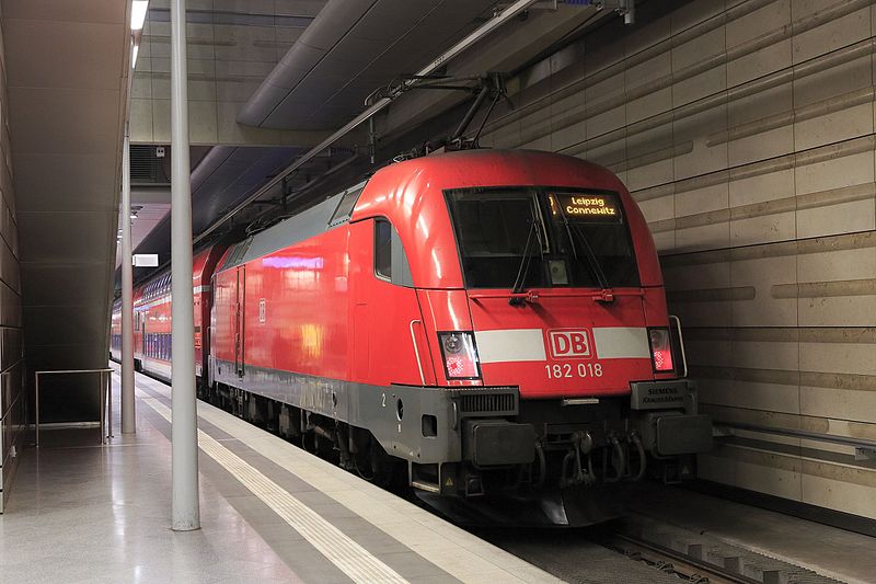 File:J25 436 Bf Leipzig Hbf, 182 018.jpg