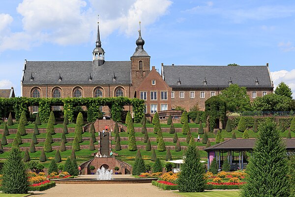 Terraced gardens at Kamp Abbey Kamp-Lintfort - Kloster Kamp - 2015.jpg