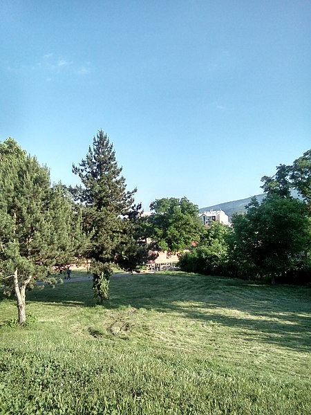 File:Karposh, Skopje 1000, Macedonia (FYROM) - panoramio (32).jpg
