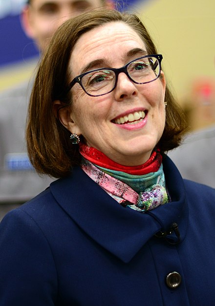 Kate brown. Кейт Браун. Кейт Браун Орегон. Kate Brown Oregon Governor. Кейт Браун политик.