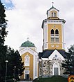 Kirche und Glockenstapel