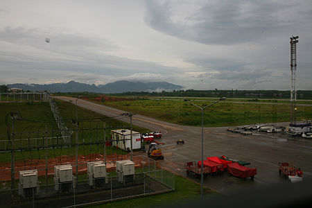 ไฟล์:Krabi_International_Airport,_Thailand,_runway_area.jpg