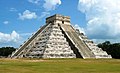 Pyramide maya (temple Kukulcan à Chichen Itza, Mexique)