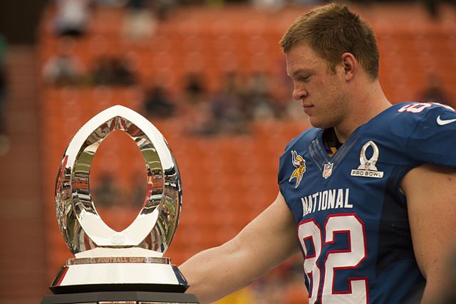 Kyle Rudolph with the Pro Bowl MVP trophy in 2013.