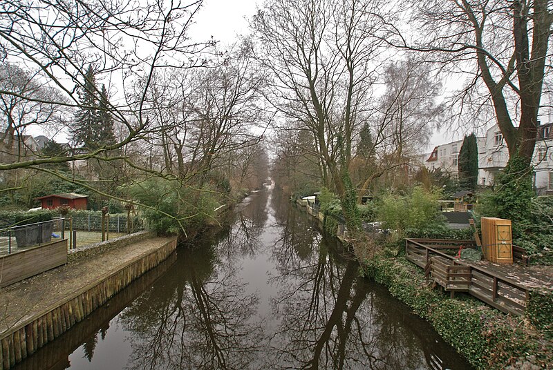 File:Leinpfadkanal an der Klärchenstraße in Hamburg.jpg