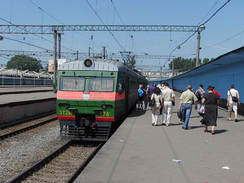 File:Leningradsky rail terminal, Moscow-Podsolnechnaya regional train (elektrichka) (4669325497).jpg