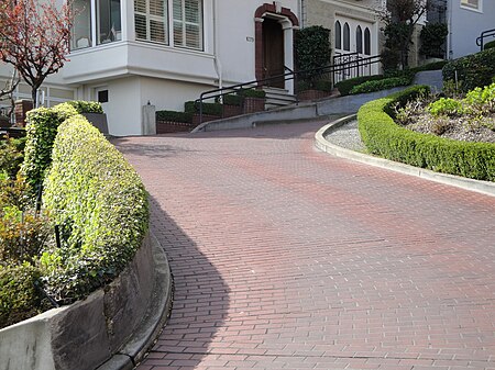 Lombard Street - San Francisco.jpg