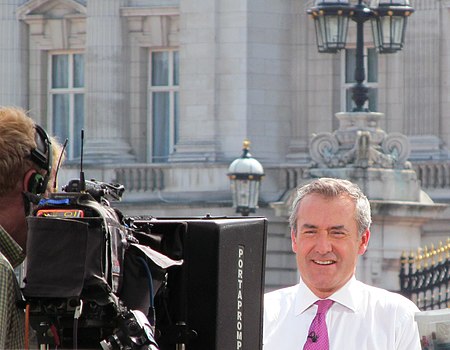 London July 22 2013 083 Buckingham Palace (4) Colin Brazier hosts Sky News (9347844065).jpg