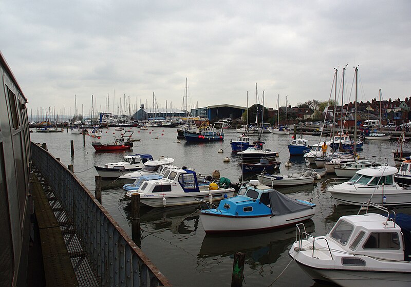 File:Lymington MMB 01 Harbour.jpg