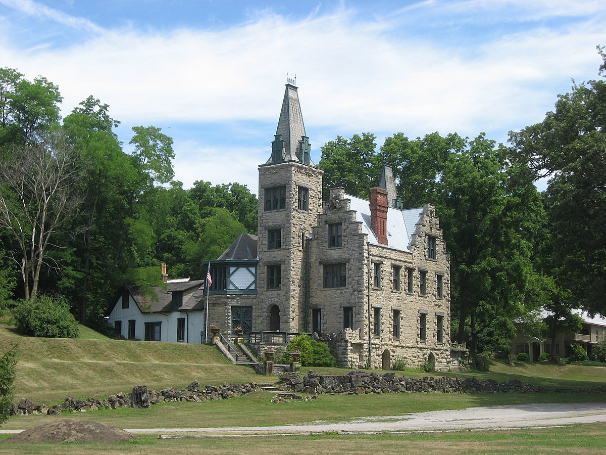 Поселок замков. Monroe Township. Castle sell.