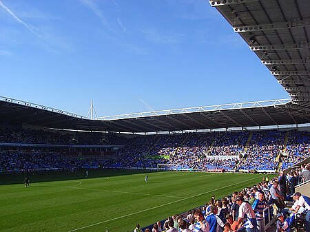 Fail:Madejski_Stadium_inside,_September_2008.jpg