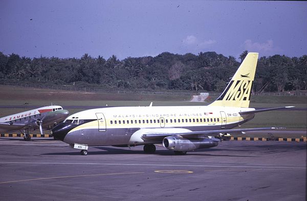 Boeing 737–100 in Malaysia-Singapore Airlines livery.