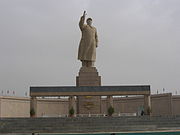 Statue of Mao Zedong in People's Park