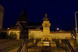 memorial da guerra e da igreja.