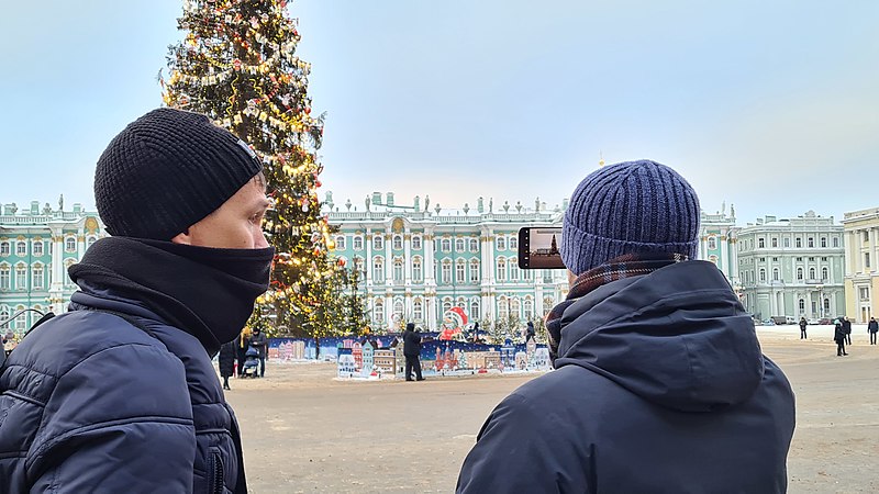 File:Meetup and city tour in Saint Petersburg 10.01.2022, Palace Square 4.jpg