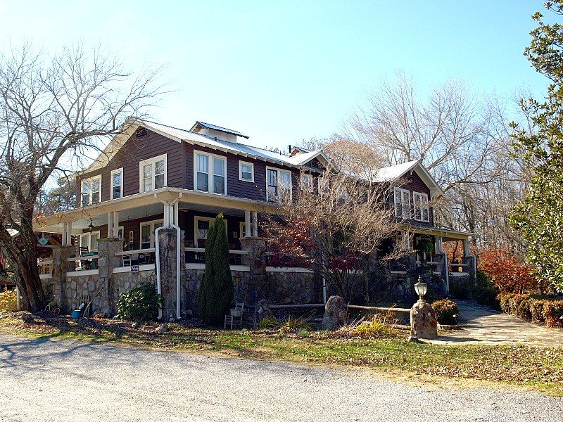 File:Mentone Inn Nov 2017.jpg