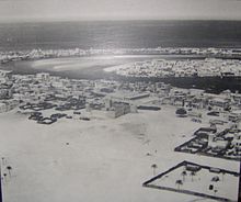 Dubai in 1950: the area in this photo shows Bur Dubai in the foreground (centered on Al-Fahidi Fort), Deira in middle-right on the other side of the creek, and Al Shindagha (left) and Al Ras (right) in the background across the creek, from Deira. Mid-20th century Dubai.JPG