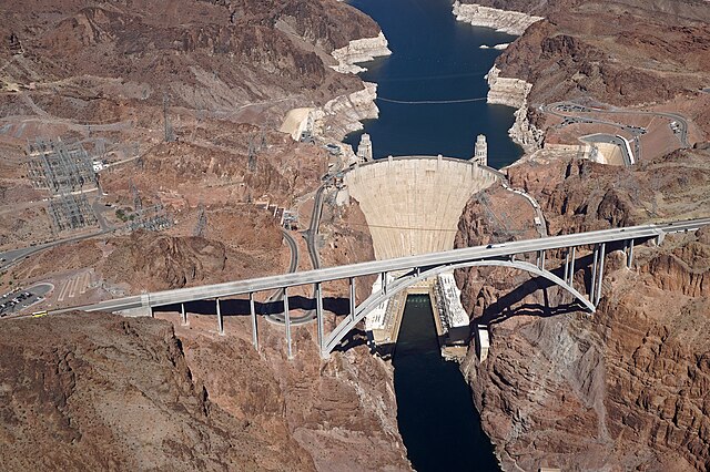 The bridge in front of the Hoover Dam