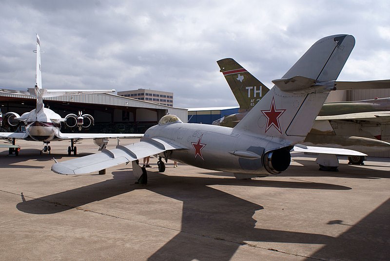 File:Mikoyan-Gurevich MiG-17F Fresco-C LSideRear CFM 7Oct2011 (15322004241).jpg